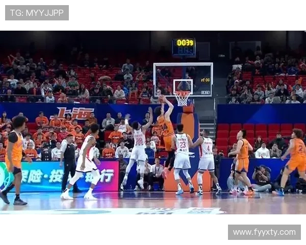 [CBA]威金顿上篮不进 李炎哲飞身补篮得手.